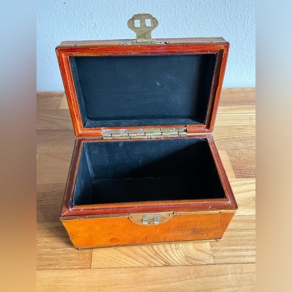 Vintage Small Leather Trinket Jewelry Box - Picture 5 of 6